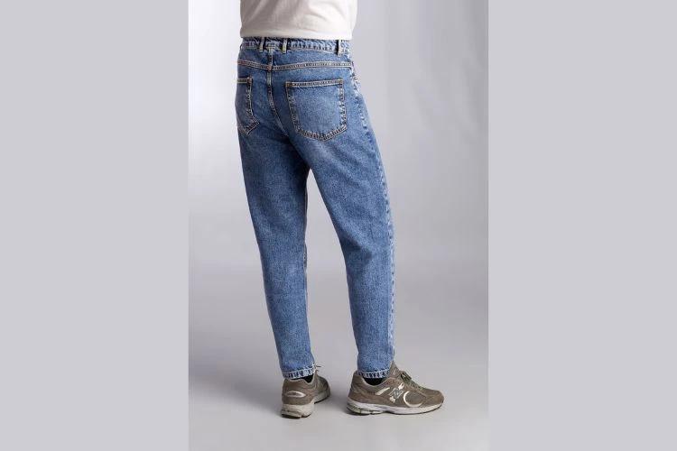 بهترین شلوار جین مام فیت مردانه چه ویژگی‌هایی دارد؟